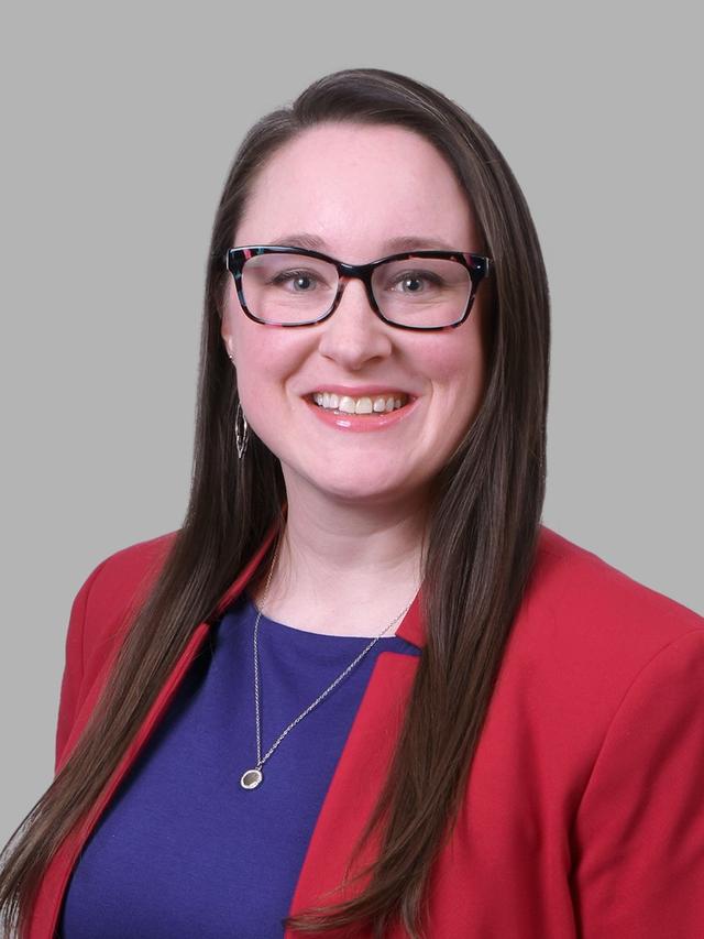 Elise Elam headshot